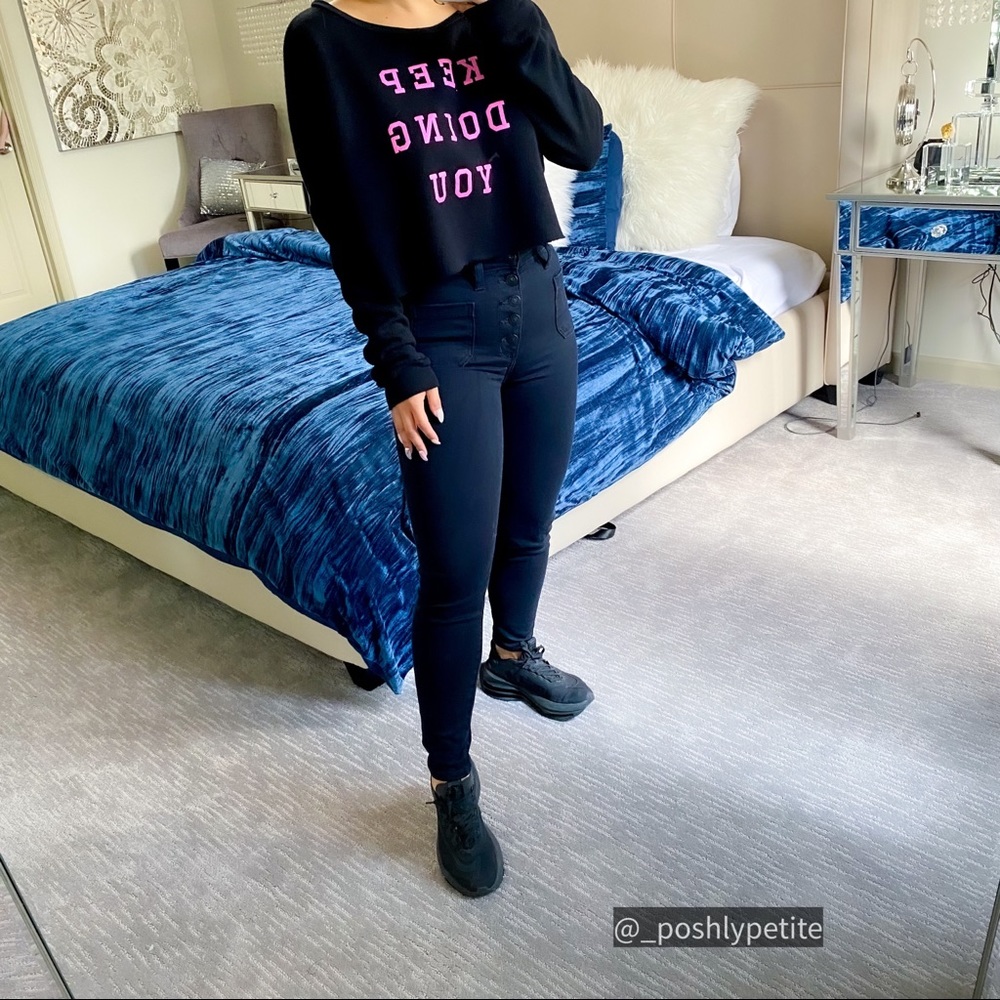 Black crop long sleeve sweater pullover